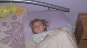 Emma : c&rsquo;est qui qui squatte le grand lit??