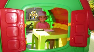Dans le jardin de Mamy Blandine!!