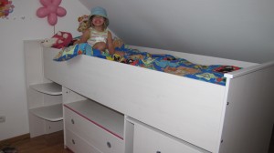 Emma et son nouveau lit!!