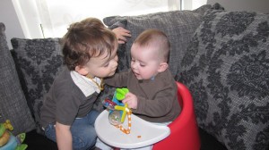 Complicité entre frères!!